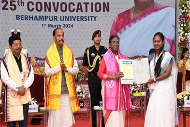 Khabar East:President-Murmu-Graces-25th-Convocation-Of-Berhampur-University-In-Odisha