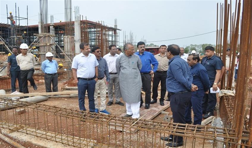 Khabar East:Public-Works-Minister-reviewed-the-progress-of-the-construction-of-houses-of-the-Chief-Minister-and-Ministers-in-Nava-Raipur
