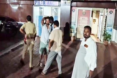 Khabar East:RJD-leader-shot-three-times-by-criminals-condition-critical