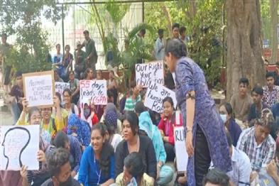 Khabar East:Ravenshaw-University-students-stage-protest-demanding-postponement-of-examinations
