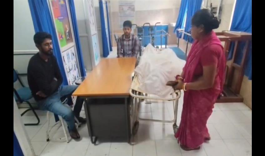 Khabar East:Sadar-Hospital-physiotherapist-commits-suicide