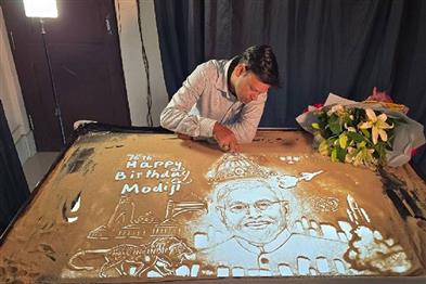 Khabar East:Sand-Artist-Manas-Sahoo-Depicts-PM-Modi-As-Lord-Vishwakarma-On-His-BDay