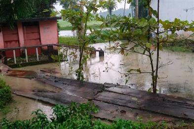 Khabar East:School-Boundary-Wall-Collapses-In-Puris-Delang-No-Casualty-Reported
