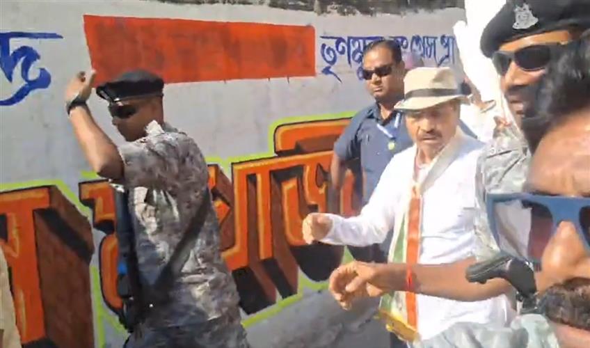 Khabar East:Scuffle-involving-Adhir-Ranjan-during-election-campaigning-TMC-accused
