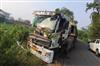 Khabar East:Series-Crash-One-Killed-As-Trailer-Rams-Into-Two-Trucks-On-NH-26-In-Balangir
