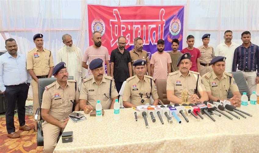 Khabar East:Seven-accused-arrested-for-duping-teacher-of-Rs-30-lakh-by-posing-as-insurance-ombudsman