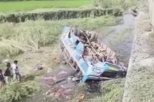 Khabar East:Six-people-killed-in-bus-canal-22-injured