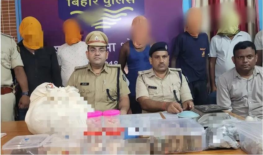 Khabar East:Six-smugglers-arrested-in-Ara-with-a-large-quantity-of-narcotics