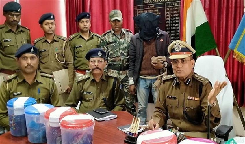 Khabar East:Smuggler-arrested-with-pistol-and-magazine-27-kg-opium-recovered-Traffic-alert-ahead-of-Maha-Shivaratri-in-Bhubaneswar