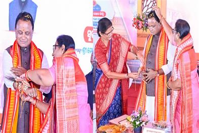 Khabar East:Speaker-Dy-CM-Tie-Rakhi-On-CM-Majhis-Wrist-At-Subhadra-Disbursement-Event