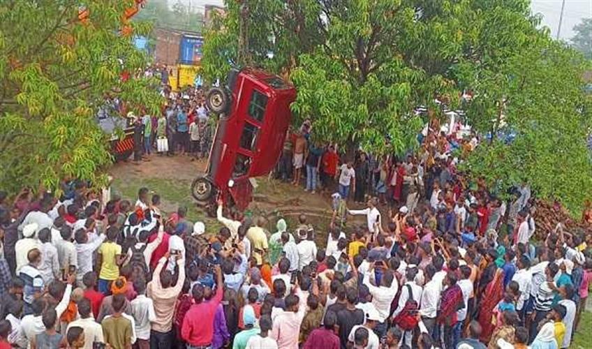 Khabar East:Speeding-Sumo-fell-into-roadside-well-six-passengers-died