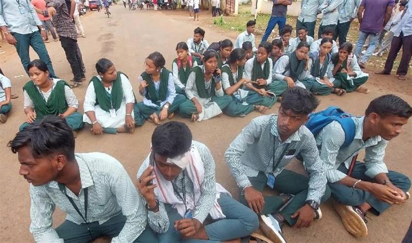 Khabar East:Student-Union-Poll-Cancelled-At-KBDAV-College-After-Clash-Section-163-Clamped