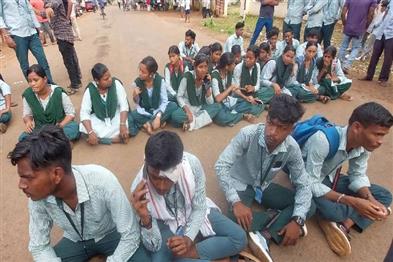 Khabar East:Student-Union-Poll-Cancelled-At-KBDAV-College-After-Clash-Section-163-Clamped