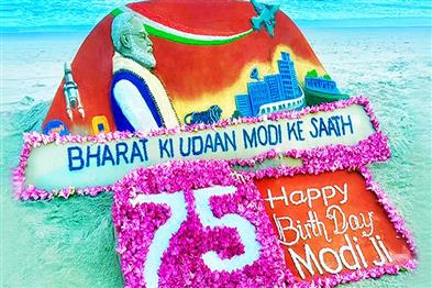 Khabar East:Sudarsan-Pattnaik-Creates-Stunning-Sand-Art-To-Mark-PM-Modis-75th-BDay