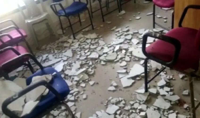 Khabar East:Teacher-injured-as-cement-plaster-from-roof-of-5T-school-in-Puri-falls-on-her