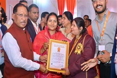 Khabar East:The-simultaneous-marriage-of-6412-couples-has-been-recorded-in-the-Golden-Book-of-World-Records