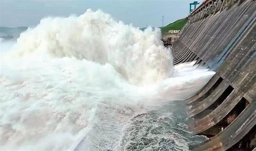 Khabar East:Three-More-Sluice-Gates-Opened-At-Hirakud-Dam-As-Reservoir-Level-Rises