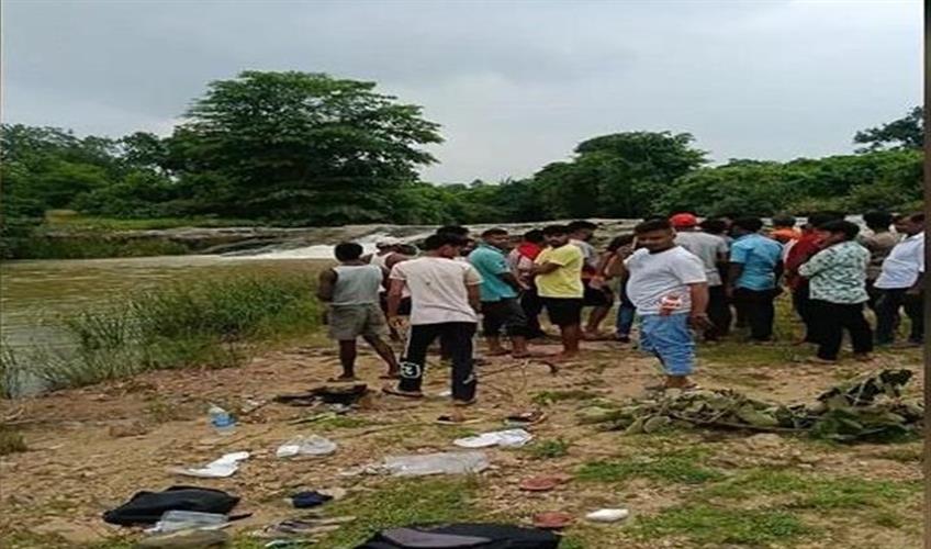 Khabar East:Three-friends-drown-while-bathing-in-a-river