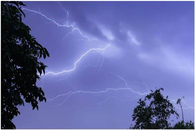 Khabar East:Three-women-working-in-the-field-died-due-to-lightning