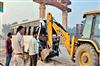 Khabar East:Tourist-bus-collides-with-stationary-lorry-23-pilgrims-injured