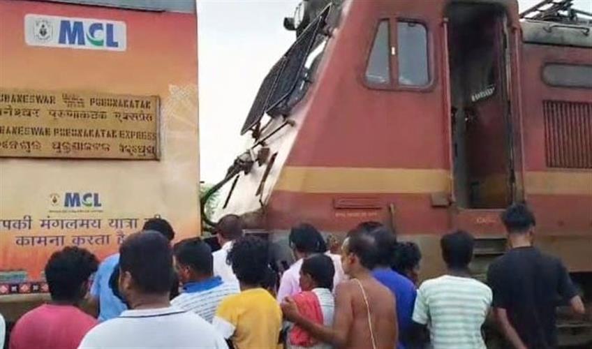 Khabar East:Trains-Loco-Uncouples-After-Leaving-Balangir-Re-Coupled-In-40-Mins