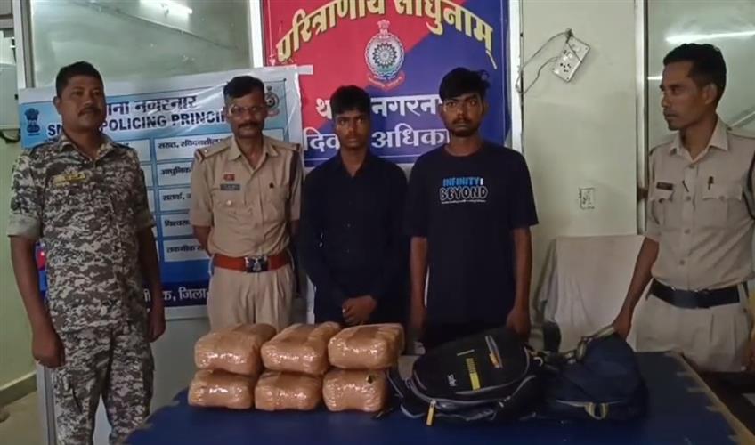 Khabar East:Two-smugglers-nabbed-by-police-were-waiting-for-a-bus-with-cannabis