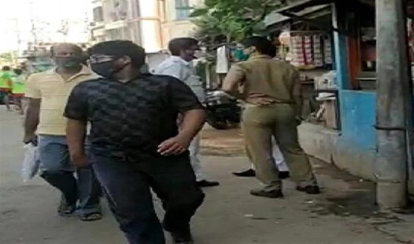 Khabar East:Uproar-over-parking-near-CM-residence-youth-beaten-up-badly