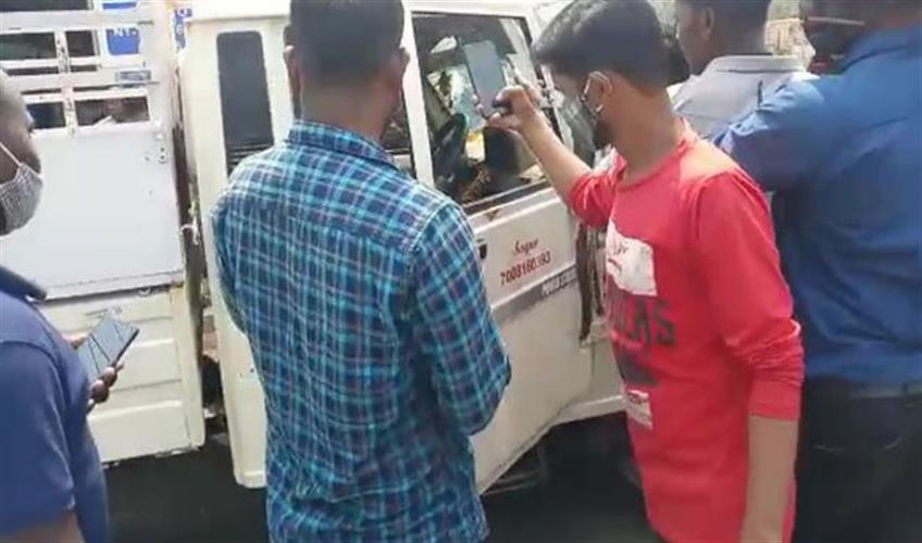 Khabar East:Van-driver-killed-in-broad-daylight-in-middle-road-assailant-arrested