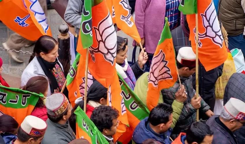 Khabar East:Vandalizing-a-bookstall-and-tearing-up-books-is-not-the-culture-of-the-BJP