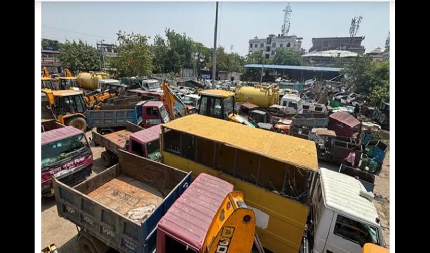 Khabar East:Vehicle-drivers-in-Patna-on-strike-over-payment-of-salaries-and-arrears-S