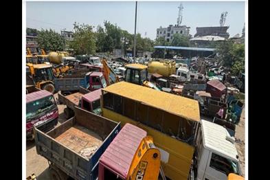 Khabar East:Vehicle-drivers-in-Patna-on-strike-over-payment-of-salaries-and-arrears-S