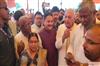 Khabar East:Villagers-gave-a-grand-welcome-to-the-Governor-who-arrived-at-the-house-of-his-classmate-engineer