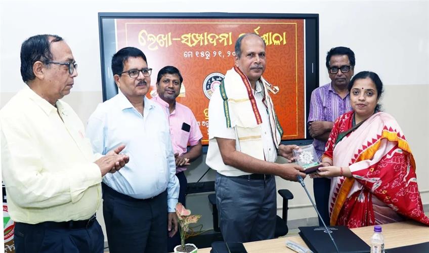 Khabar East:Week-long-workshop-on-ancient-text-editing-begins-at-SOA