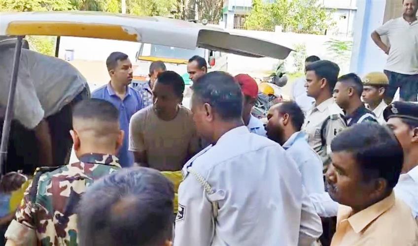 Khabar East:When-stopped-at-no-entry-tractor-ran-over-traffic-constable