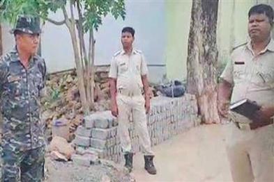Khabar East:Woman-and-daughter-hacked-to-death-with-an-axe-while-sleeping