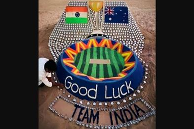 Khabar East:World-Cup-Final-Sudarsan-Pattnaik-wishes-good-luck-to-Team-India-with-sand-art