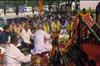 Khabar East:Worship-of-weapons-that-roar-on-the-Naxal-front-in-the-police-line