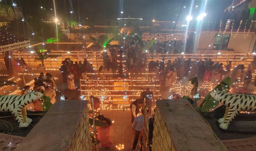 Khabar East:makar-sankrati-was-celebrated-by-lighting-one-lakh-lamps-in-ayyappa-temple-of-raipur-chhattisgarh