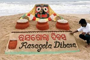 Khabar East:sand-image-attracted-on-the--World-Rasgulla-Day-at-puri-beach